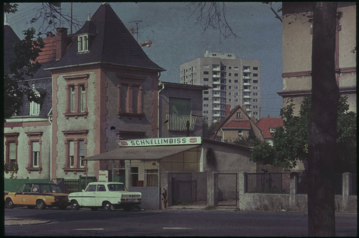 093_1972_bahnstr_ecke_rathenaustr_.JPG